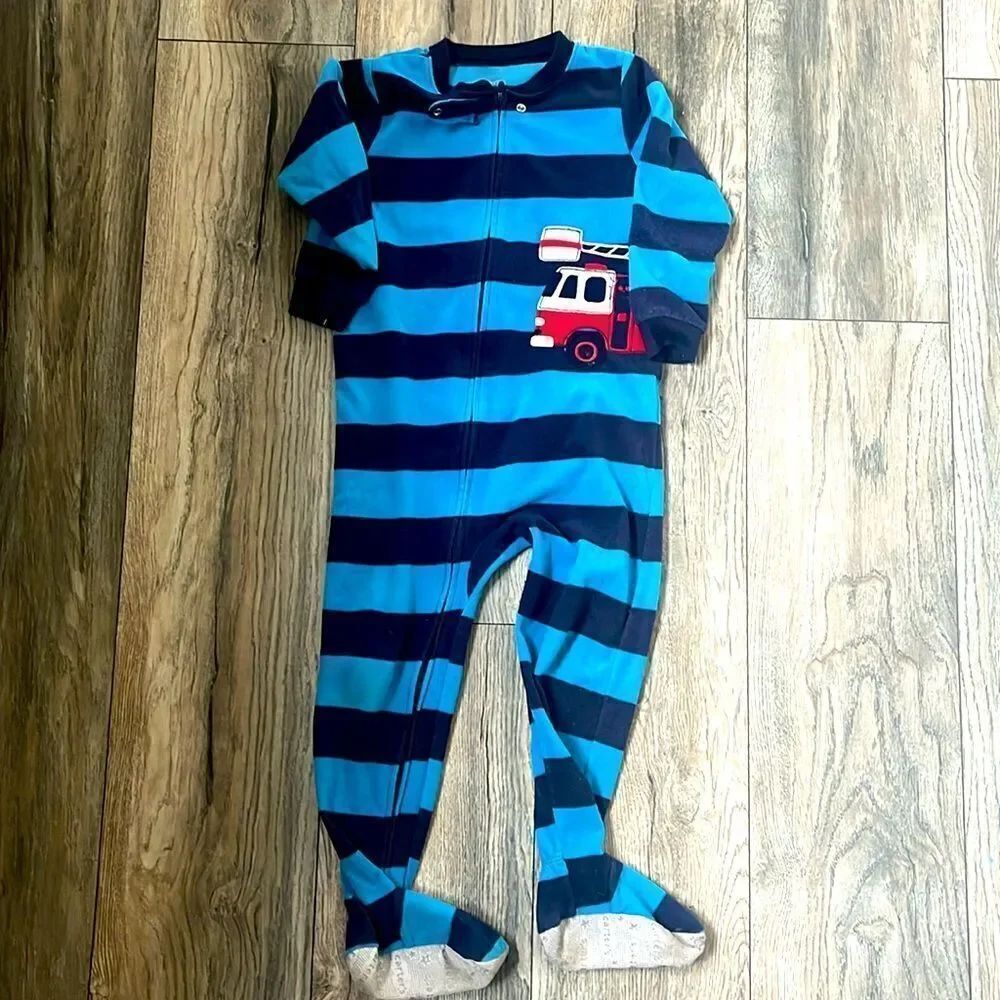 3/$15 Fire Truck Pajamas 🚒